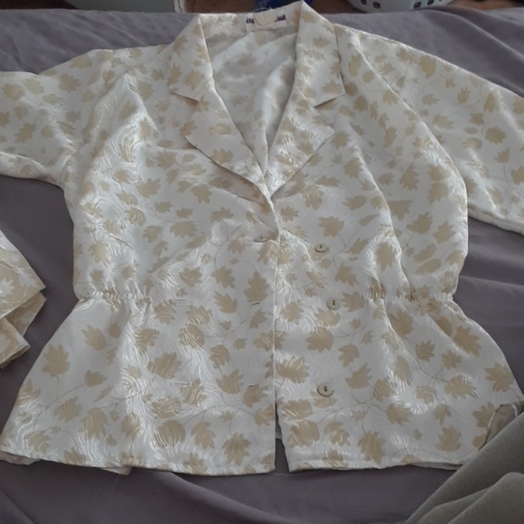 Leaflet skirt suit - Picture 2 of 2